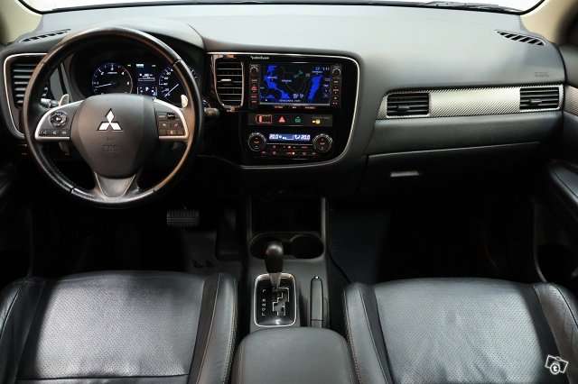 Mitsubishi Outlander 12