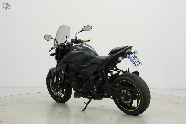 Suzuki GSX-S 3