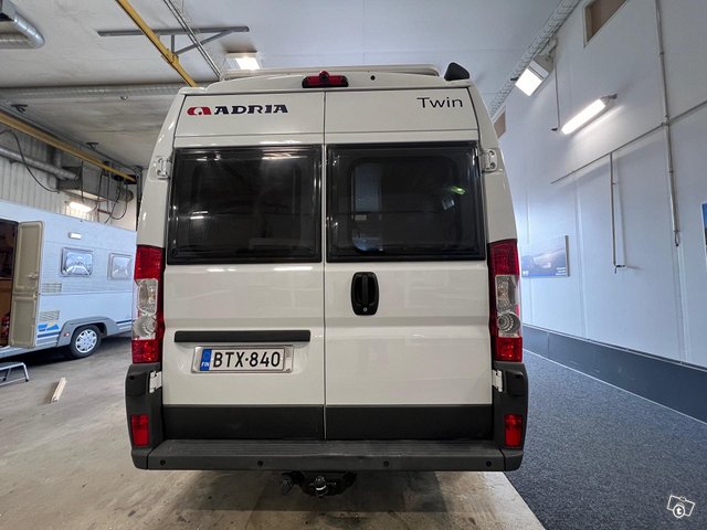 Adria Twin 4