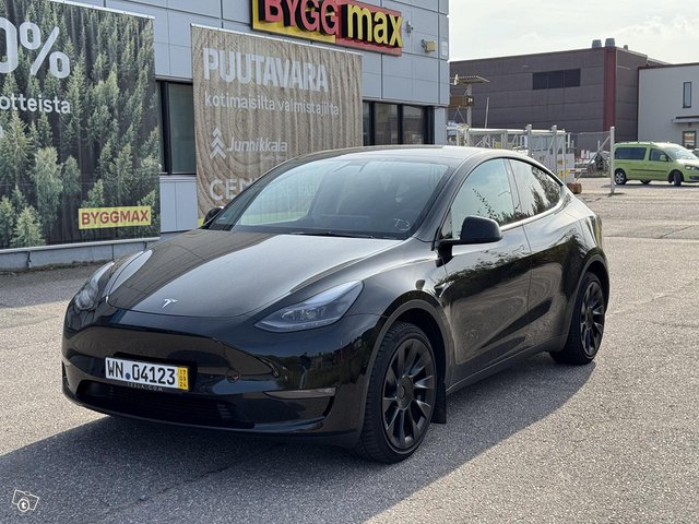 Tesla Model Y 3