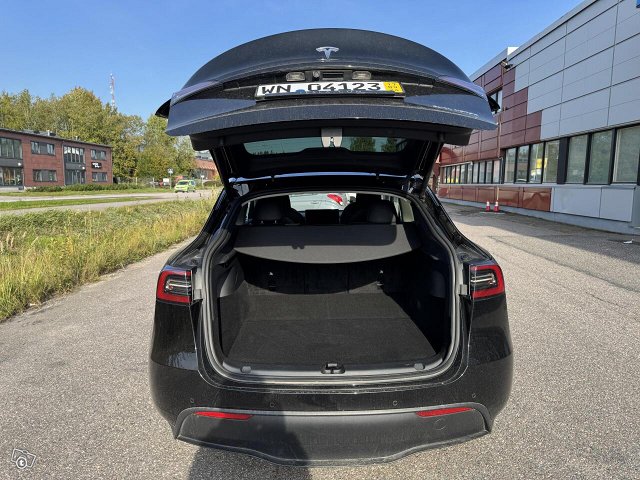 Tesla Model Y 20