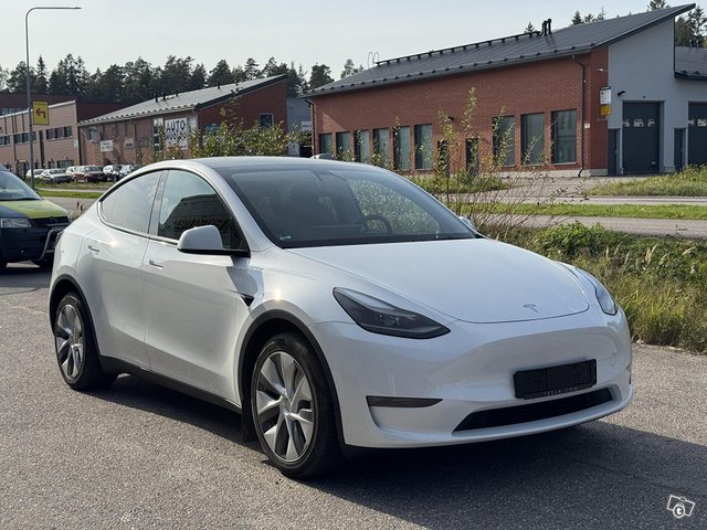 Tesla Model Y 3