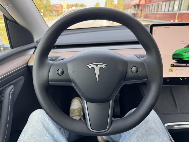 Tesla Model Y 9