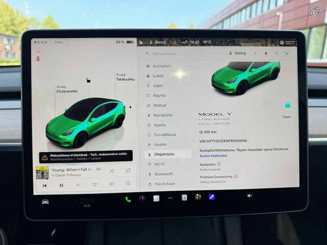 Tesla Model Y 10