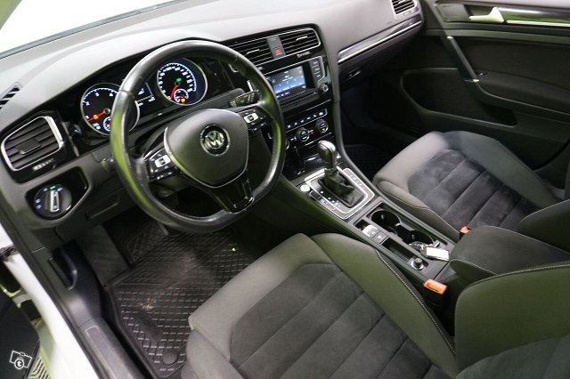 Volkswagen Golf 8