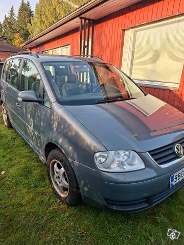 Volkswagen Touran 1