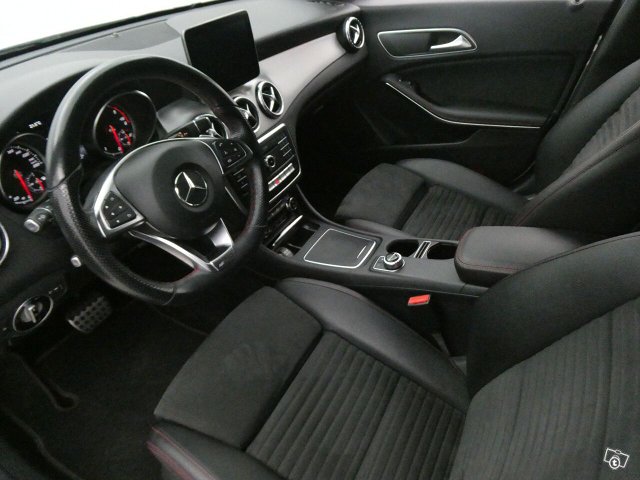 Mercedes-Benz CLA 13