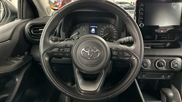 Toyota Yaris 12