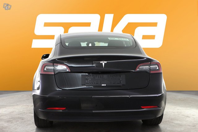 Tesla Model 3 7