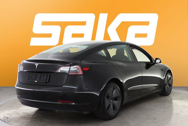 Tesla Model 3 8