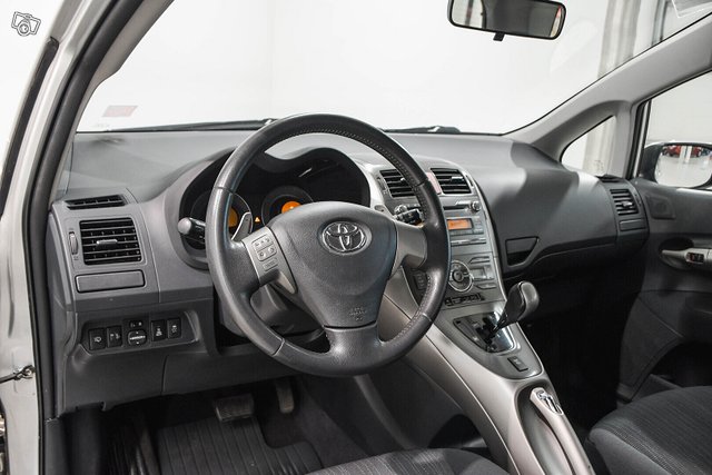 Toyota Auris 10