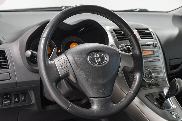 Toyota Auris 13