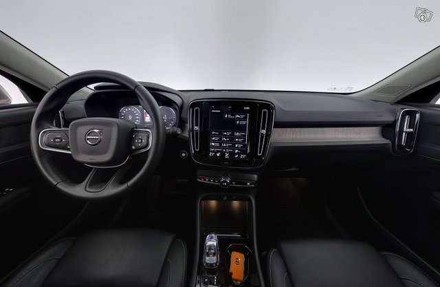 Volvo XC40 11