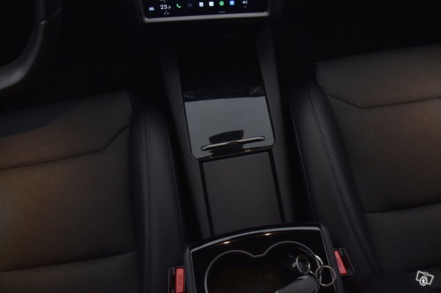 TESLA MODEL S 18