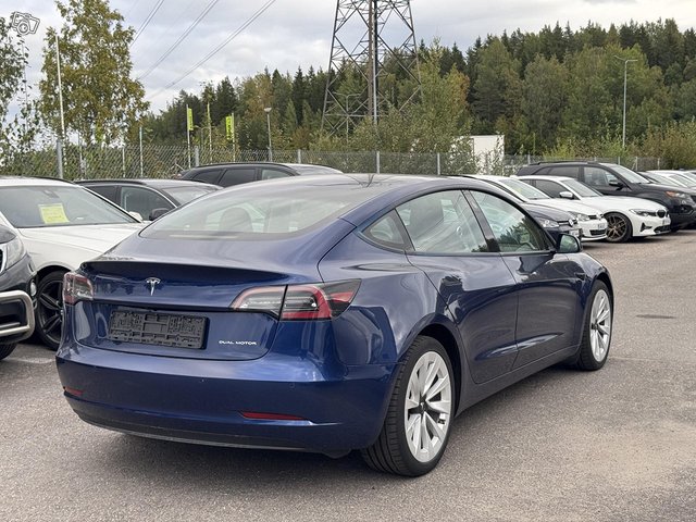 Tesla Model 3 4