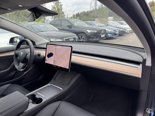 Tesla Model 3 18