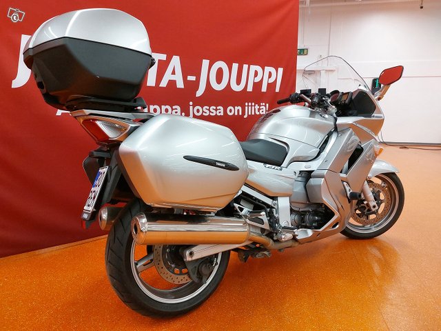 YAMAHA FJR1300 2