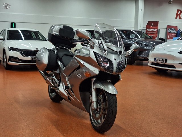 YAMAHA FJR1300 3