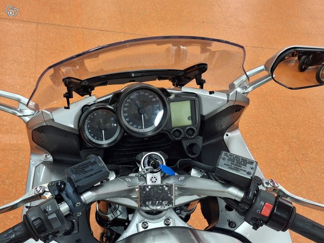 YAMAHA FJR1300 8