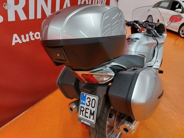 YAMAHA FJR1300 10