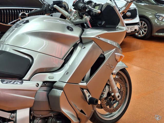 YAMAHA FJR1300 11