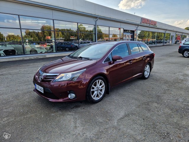 Toyota Avensis 2