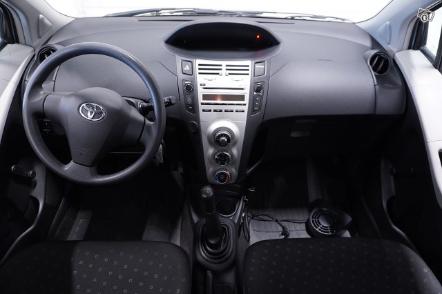 Toyota Yaris 11