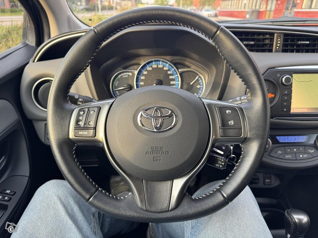 Toyota Yaris 10