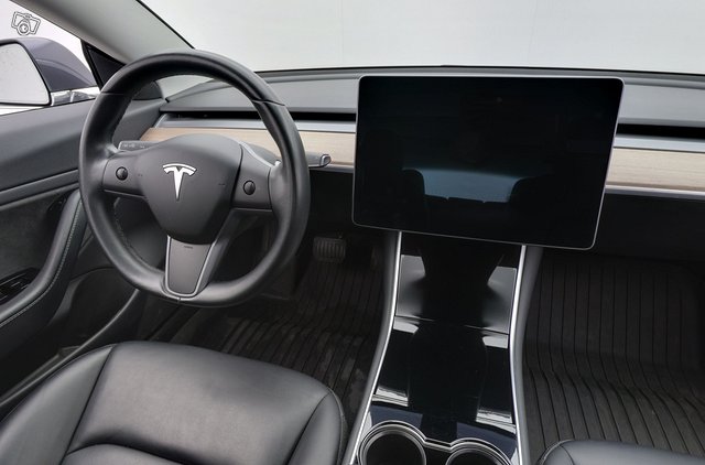 Tesla Model 3 9