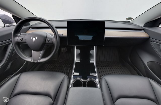 Tesla Model 3 11