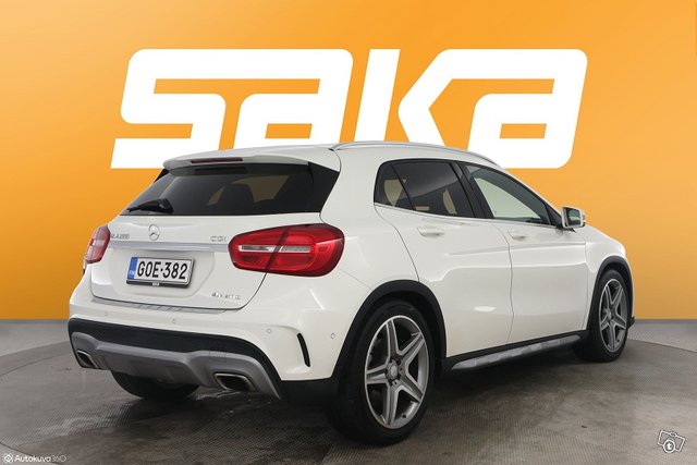 Mercedes-Benz GLA 8