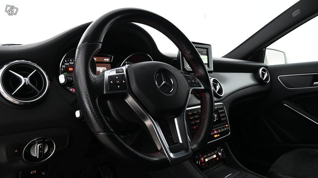 Mercedes-Benz GLA 11