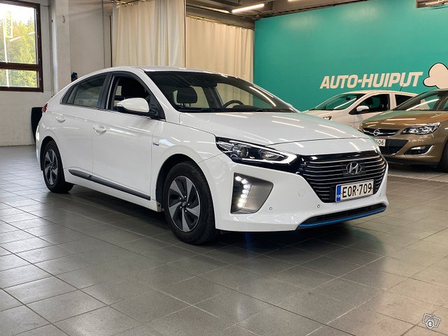 Hyundai IONIQ Hybrid 1