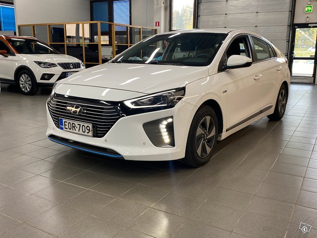 Hyundai IONIQ Hybrid 2