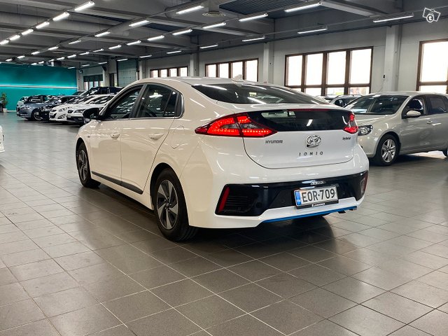 Hyundai IONIQ Hybrid 3