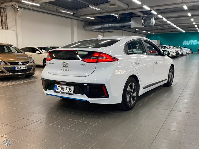 Hyundai IONIQ Hybrid 4