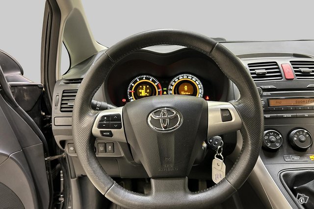 Toyota Auris 18