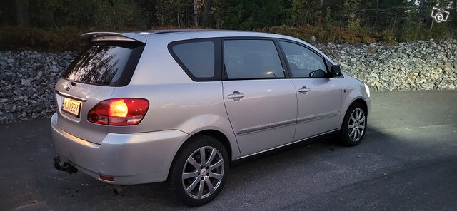 Toyota Avensis 13