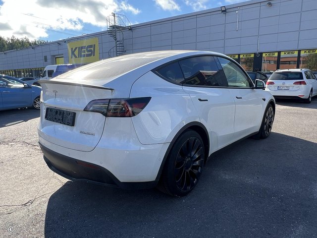 Tesla Model Y 3