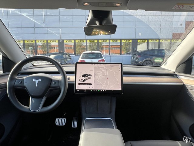 Tesla Model Y 9