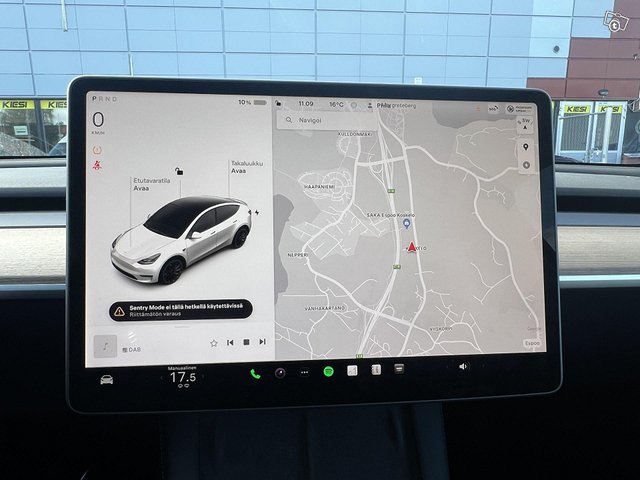 Tesla Model Y 10