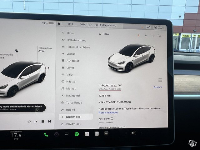 Tesla Model Y 12