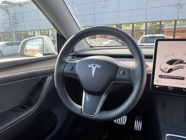 Tesla Model Y 17