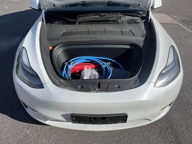 Tesla Model Y 21