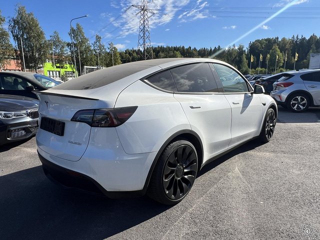 Tesla Model Y 3