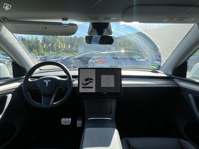 Tesla Model Y 14