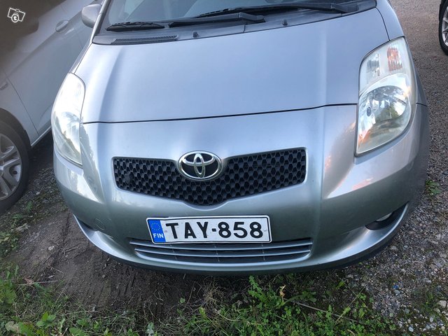 Toyota Yaris 1