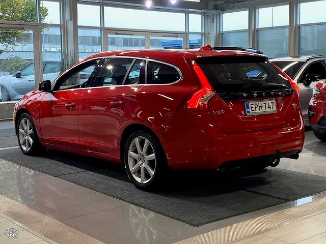 VOLVO V60 3