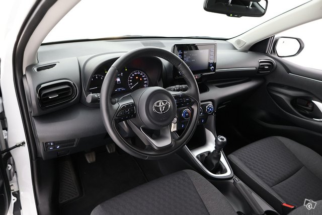 TOYOTA YARIS 18