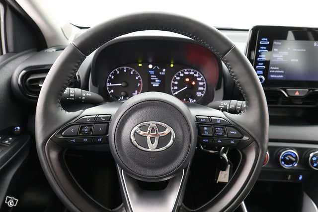 TOYOTA YARIS 19